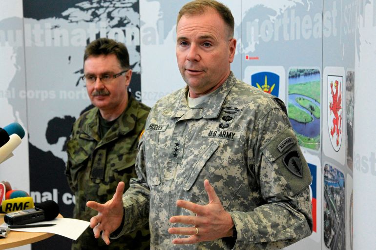 U.S. Army Europe commander Ben Hodges speaks as Polish general Boguslaw Samol stands during news conference during a visit to the Multinational Corps Northeast, NATO base at Szczecin in north-west Poland February 11, 2015. Hodges said on Wednesday the U.S. army will provide training to Ukrainian troops battling Russian-backed separatists in the country's east. REUTERS/Cezary Aszkielowicz/Agencja Gazeta (POLAND - Tags: MILITARY POLITICS) ATTENTION EDITORS - THIS IMAGE HAS BEEN SUPPLIED BY A THIRD PARTY. IT IS DISTRIBUTED, EXACTLY AS RECEIVED BY REUTERS, AS A SERVICE TO CLIENTS. POLAND OUT. NO COMMERCIAL OR EDITORIAL SALES IN POLAND.