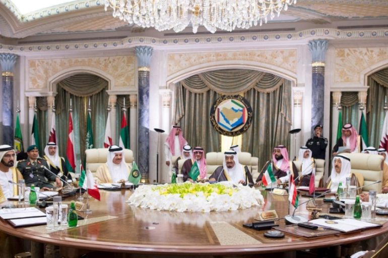 Saudi King Salman (C) and Gulf Cooperation Council (GCC) leaders attend summit in Jeddah