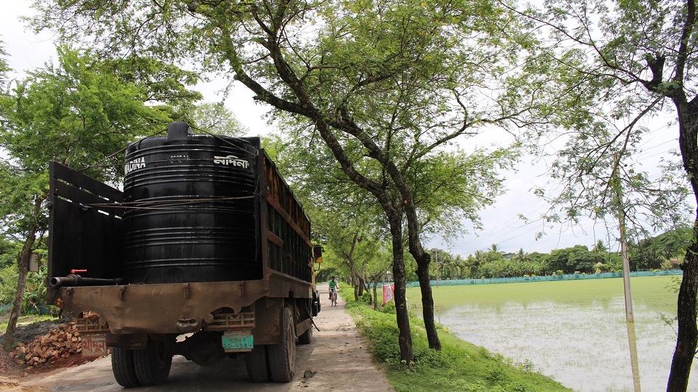 A truck delivers drinking water to a village on Bangladesh's southwest coast. Potable water is a scarce and precious commodity in this region [Neha Thirani Bagri/The GroundTruth Project]