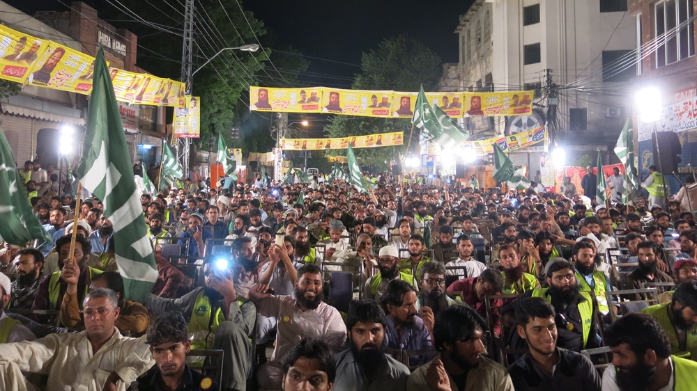 Hundreds of party supporters turned out to support the Milli Muslim League, the political arm of the Lashkar e Taiba, in its first foray into electoral politics [Asad Hashim/Al Jazeera]