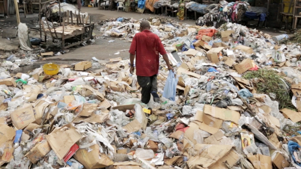Emmanuel Botalatala finds the parts that make up his artwork in Kinshasa's vast rubbish piles. [Screengrab/Al Jazeera]