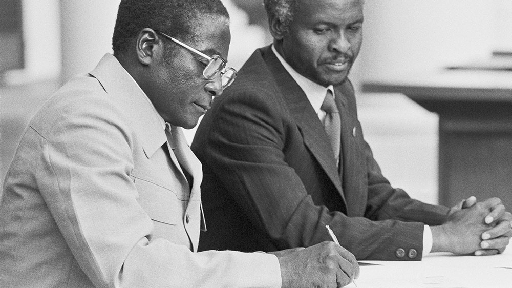 Robert Mugabe and Zimbabwe President Canaan Banana attend the ceremony for the independence of Zimbabwe from Britain on April 18, 1980 [William Campbell/Sygma/ Getty Images]