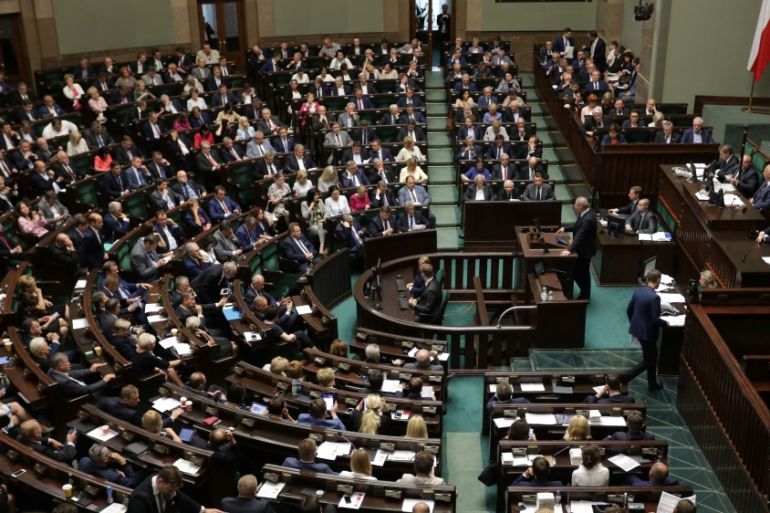 General view of the Polish parliament before the voting on the bill that calls for an overhaul of the Supreme Court, in Warsaw, Poland, July 20, 2017. [Slawomir Kaminski/Agencja Gazeta/Reuters]