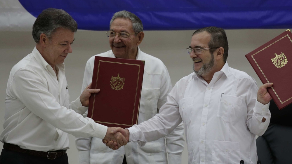 Santos, left, and FARC leader Rodrigo Londono, right, signed the peace deal in Havana, Cuba, after four years of negotiations [Ramon Espinosa/AP]