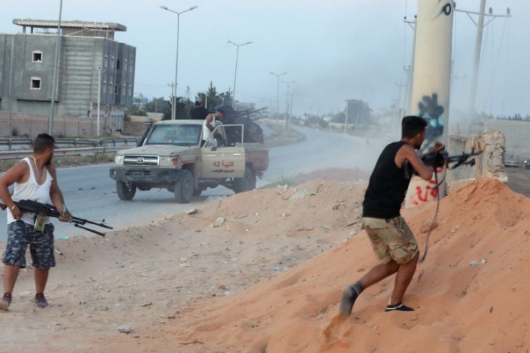 Armed forces allied to internationally recognised government fight with armed group in Tripoli