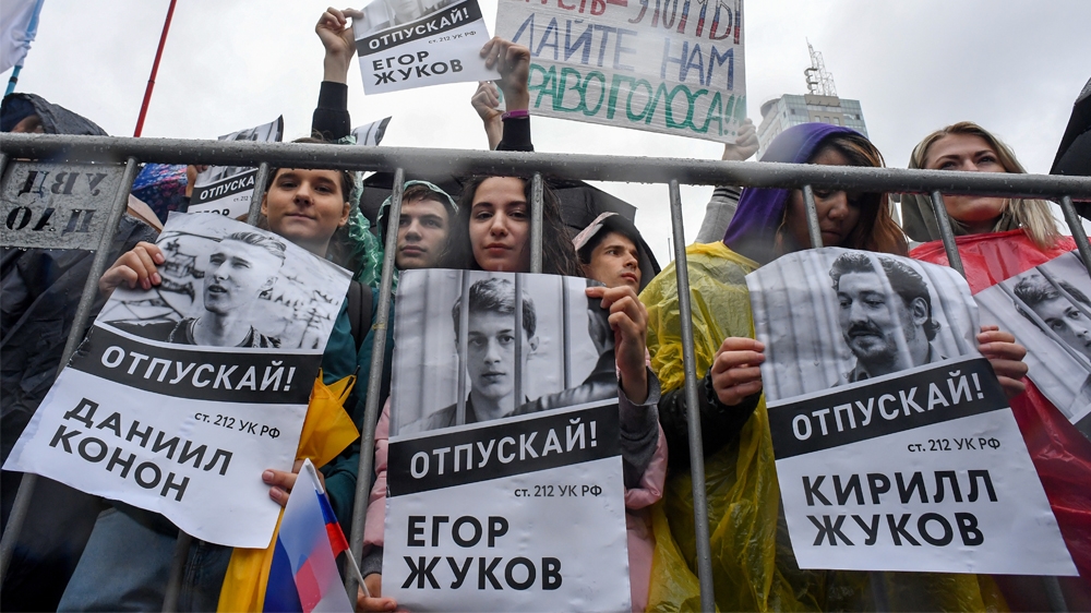 RUSSIA-POLITICS-DEMONSTRATION-VOTE  Protesters holds a poster reading 