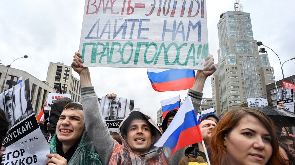 RUSSIA-POLITICS-DEMONSTRATION-VOTE  Protester hold a poster reading 