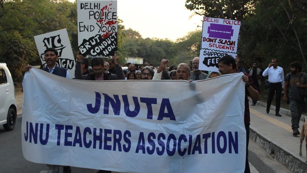 JNU Teachers Asscoiation marches in support of the students protesting against fee hike
