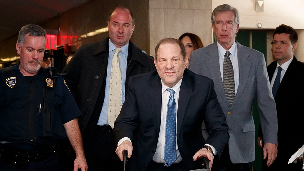 epaselect epa08244182 Harvey Weinstein (C) arrives to New York State Supreme Court as the jury continues to deliberate in his sexual assault trial in New York, New York, USA, 24 February 2020. The cas
