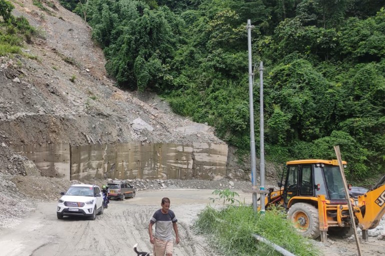 the-road-close-to-the-construction-of-tunnel-site-that-faces-frequent-landslides1-1.jpg?resize=770%2C513