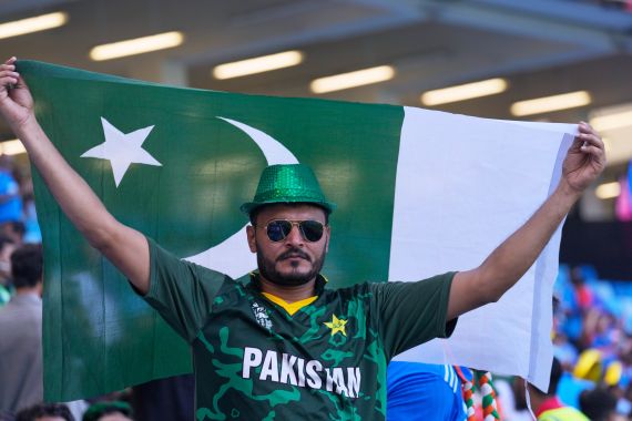 A fan carries the Pakistan's national flag